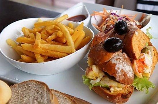 Ayesha Restaurant & Pub