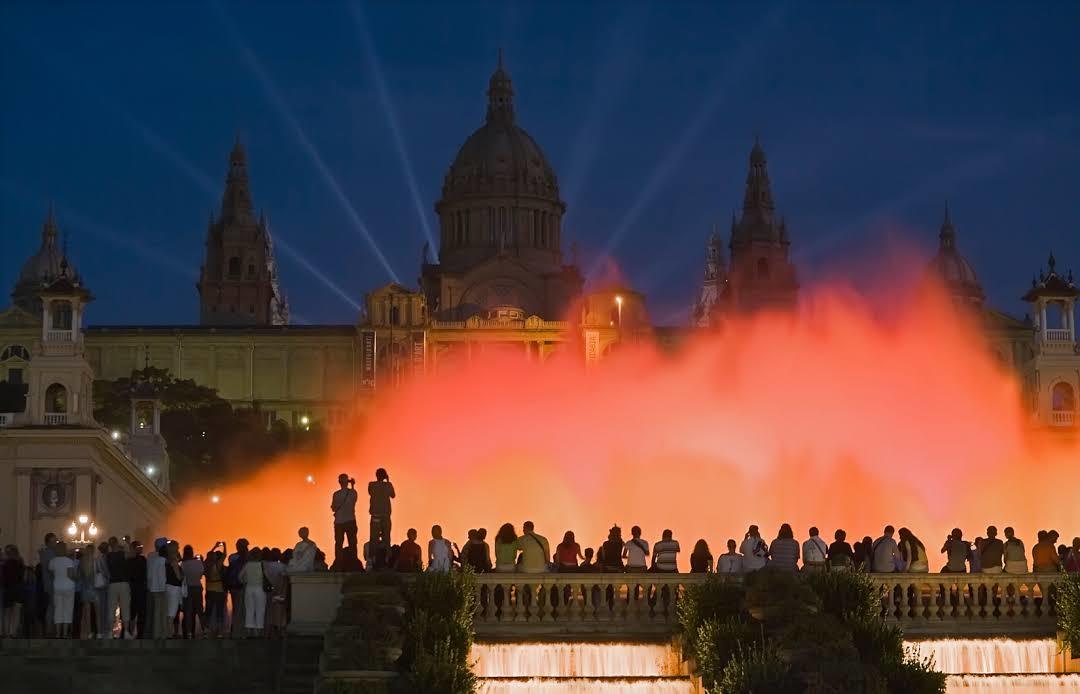 Magiczna Fontanna na wzgórzu Montjuic